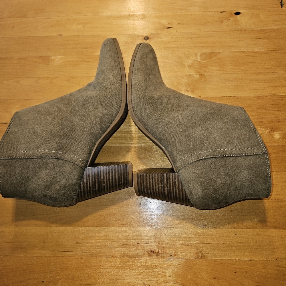Old Navy Ankle Boots - Picture 7 of 11